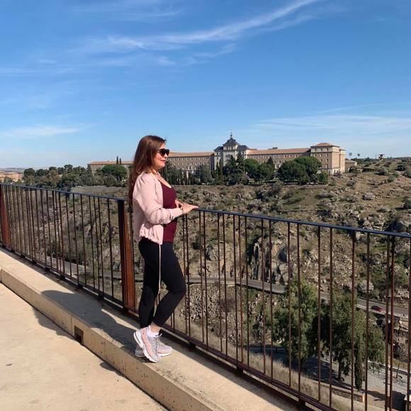 Meet your Posher, Ana - Picture 1 of 1